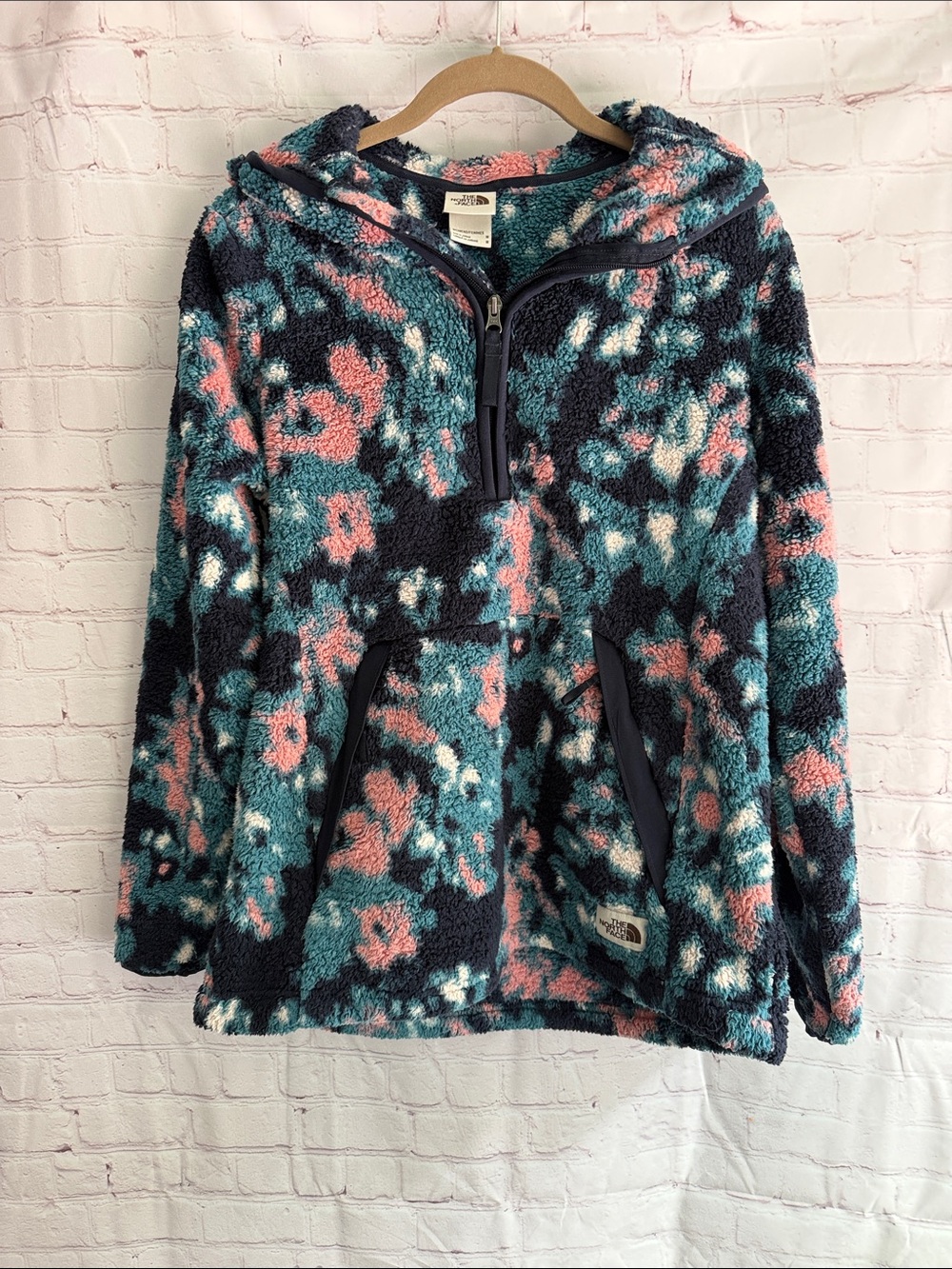 The North Face Campshire Pullover Fleece Hoodie 2.0 Woman’s Size Medium